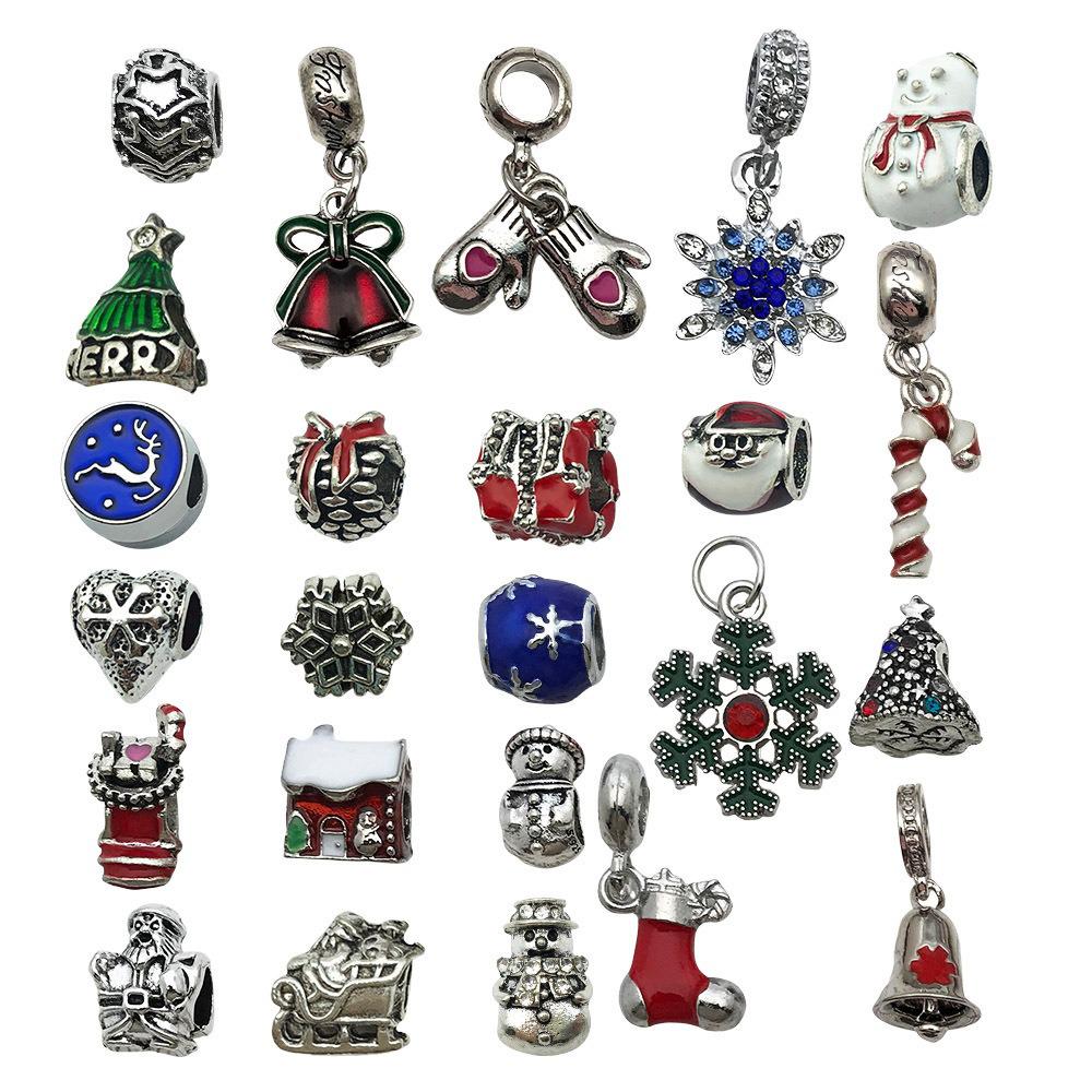 100-teiliges Weihnachts-Tropföl-Legierungs-Schmuckzubehör: Weihnachtsmann, Schneemann, Glocke, Rentier Anhänger für DIY Armbänder.