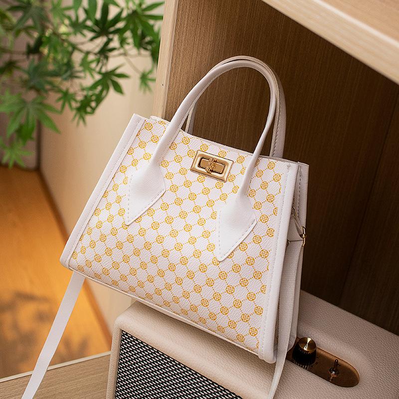 Women's bag, new fashion printed lock, shoulder bag, messenger bag, portable tote bag, one piece.
