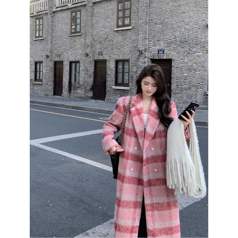 Klasický vlněný prošívaný kabát střední délky s kostkovaným vzorem - Móda podzim/zima 2024 pro ženy