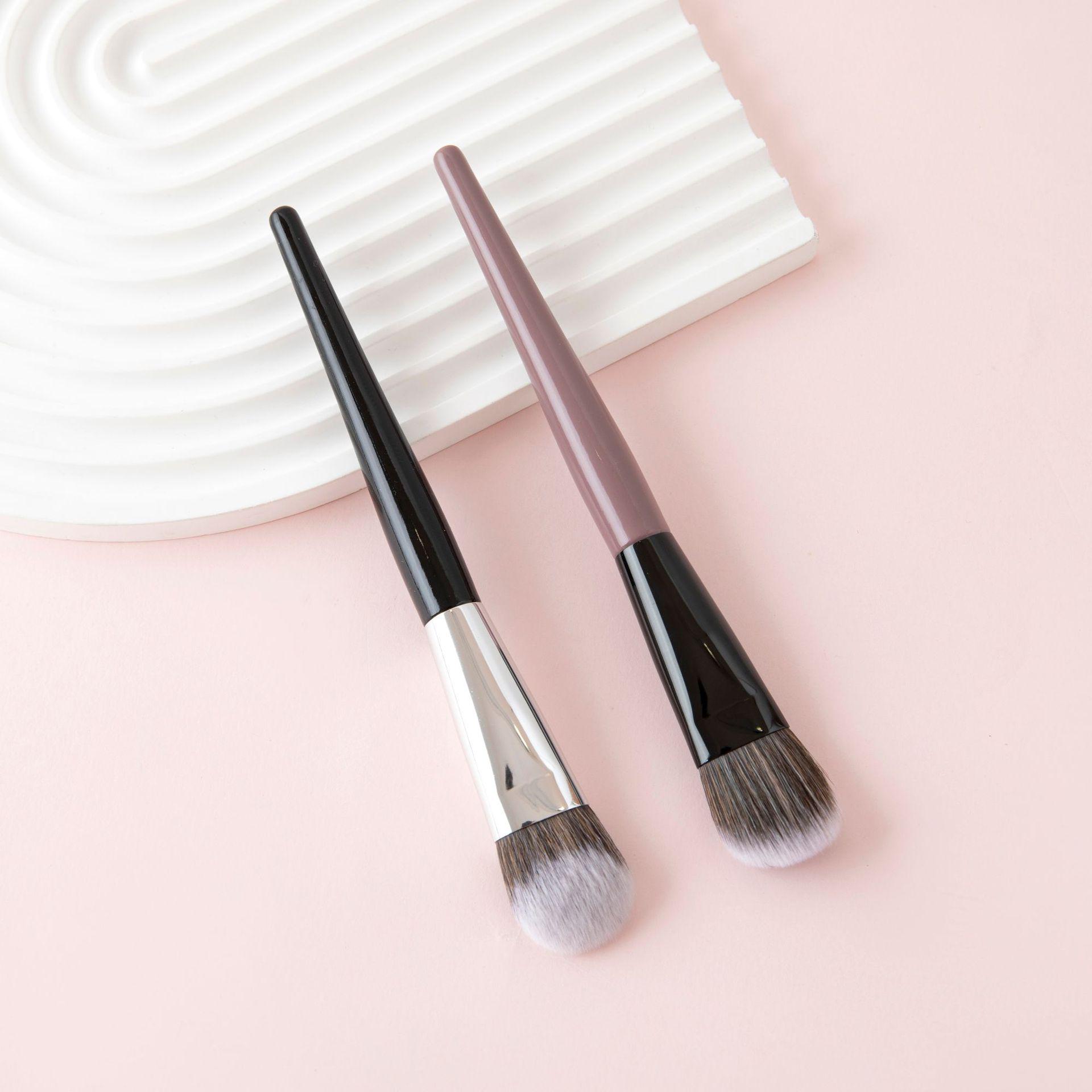 Angled Blush & Contour Brush for Makeup Artists