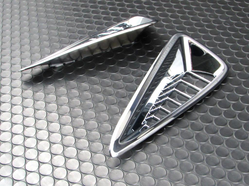 BRIGHTZ Camry AVV50 Chrome Front Bumper Duct Cover AVV V50 50 21883 (late model) [AIR-LOU-002]