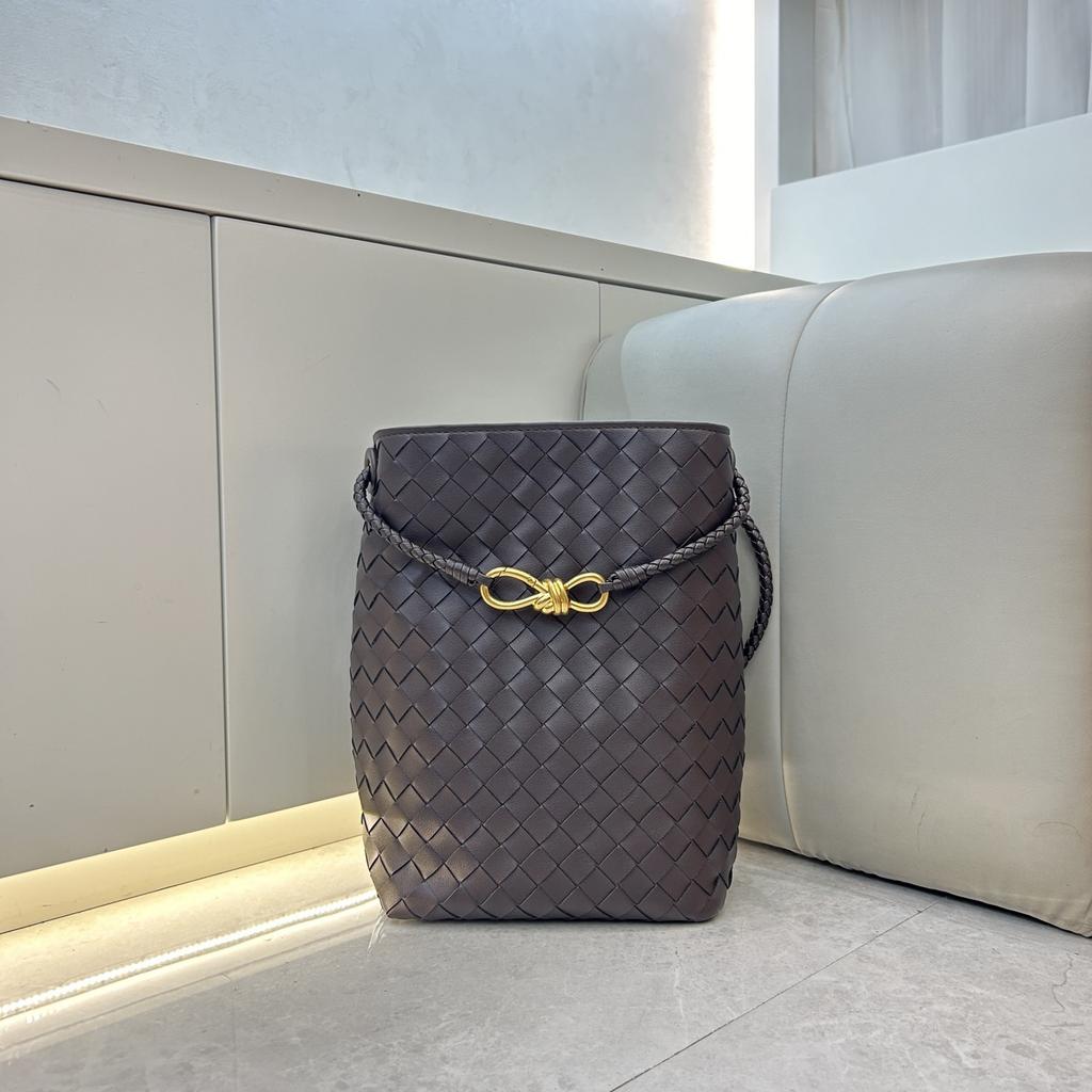 Cross-border handmade cowhide woven bag large-capacity messenger bag niche bucket bag portable women's bag single shoulder messenger bag