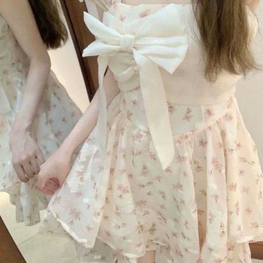 French sweet wind small flying sleeves floral dress women's summer small bow waist on the run princess short skirt