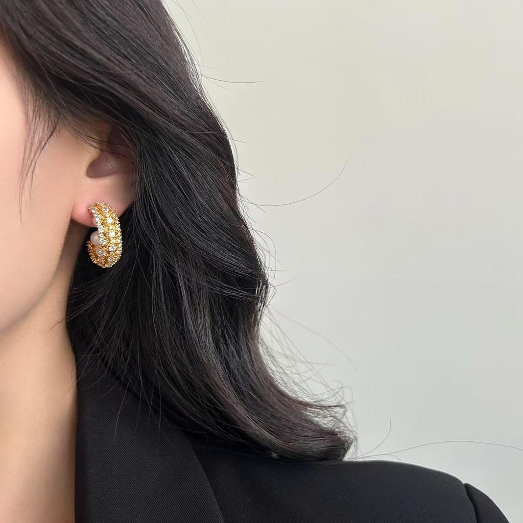 Classic Pearl Full Diamond C-Shaped Stud Earrings, Elegant Diamond-Set Temperament, Advanced Light Luxury, Niche Retro Versatile C Earrings