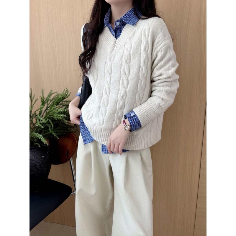 Autumn and winter new retro sweater women's loose and simple wind twist pullover V-neck long-sleeved small bottoming knitted sweater