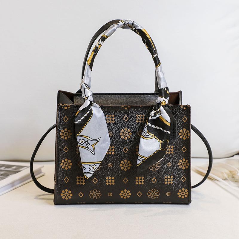 Guangzhou women's bag printed handbag autumn and winter new shoulder change mobile phone silk scarf bag