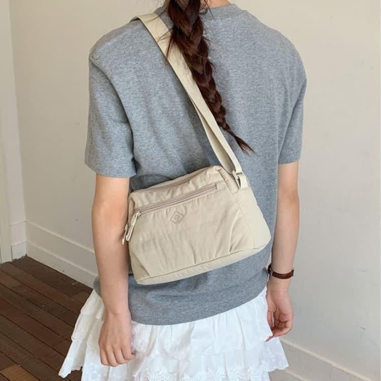 Simple Wind Nylon Cloth Large Capacity Shoulder Women's Bag
