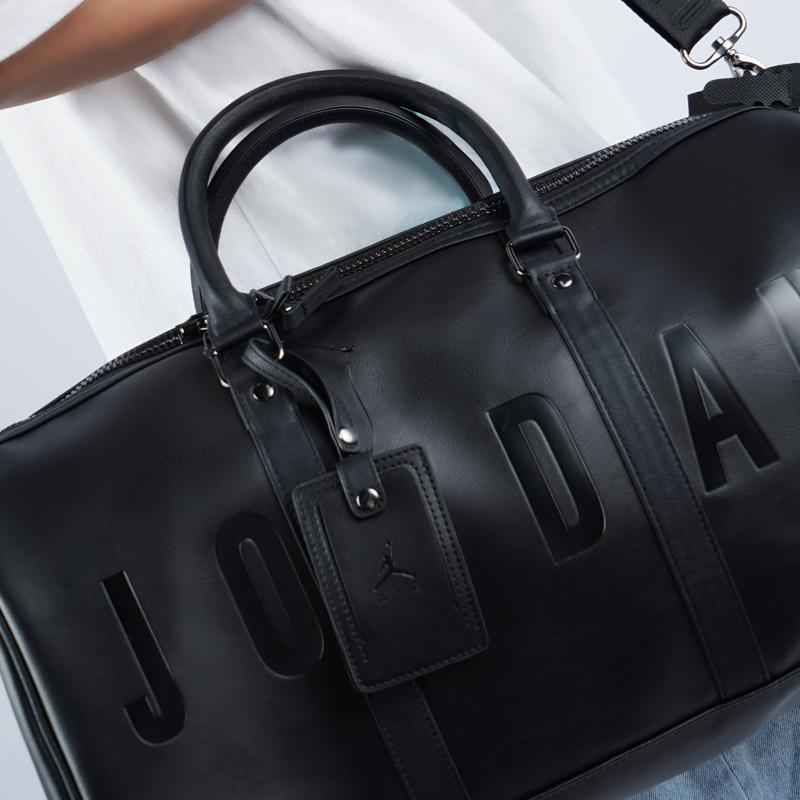 Jordan Borsa Sportiva in PVC Grande Capacità con Logo a Lettera, Borsa da Palestra, Tote da Basket, Borsa a Spalla, Borsa da Viaggio Crossbody, Borse Unisex, Nero HA6466-011