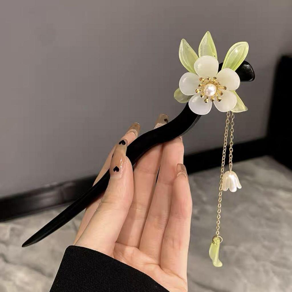 Magnolia Butterfly Tassel Hairpin - Elegant Chinese Style Women's Accessory
