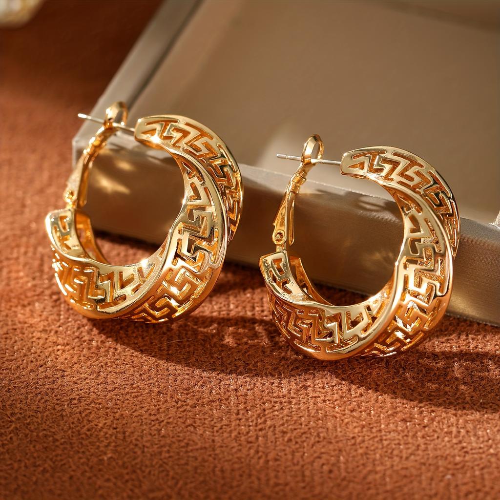Exquisite Hollow Retro Style Earrings, Preferred for Women's Daily Wear, Precious Birthday Gifts, Retro Style Earrings.