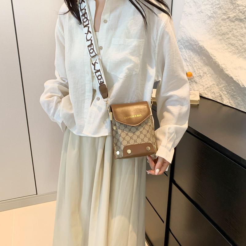 Fashion Is Popular This Year 2025 Summer Casual Small Fresh Mobile Phone Bag Women's Bag New Trendy and Beautiful Shoulder Small Square Bag