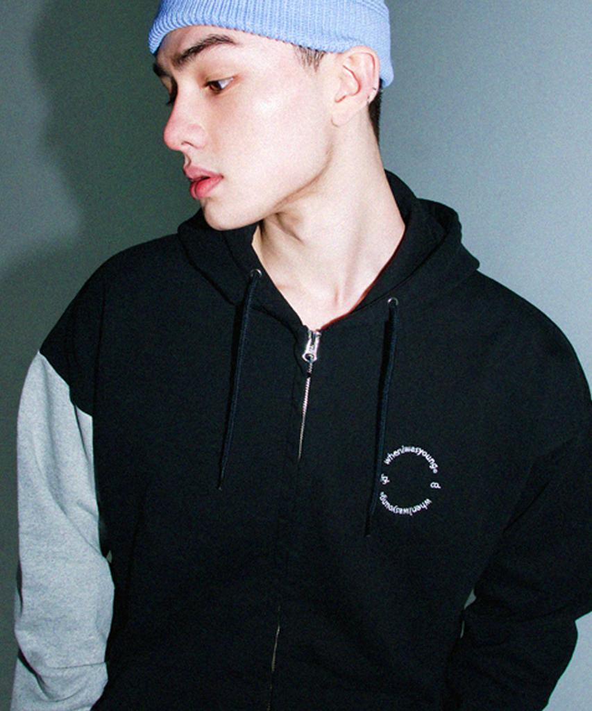 Wheniwasyoung Circle Logo Zip-Up Hoodie (Gray)
