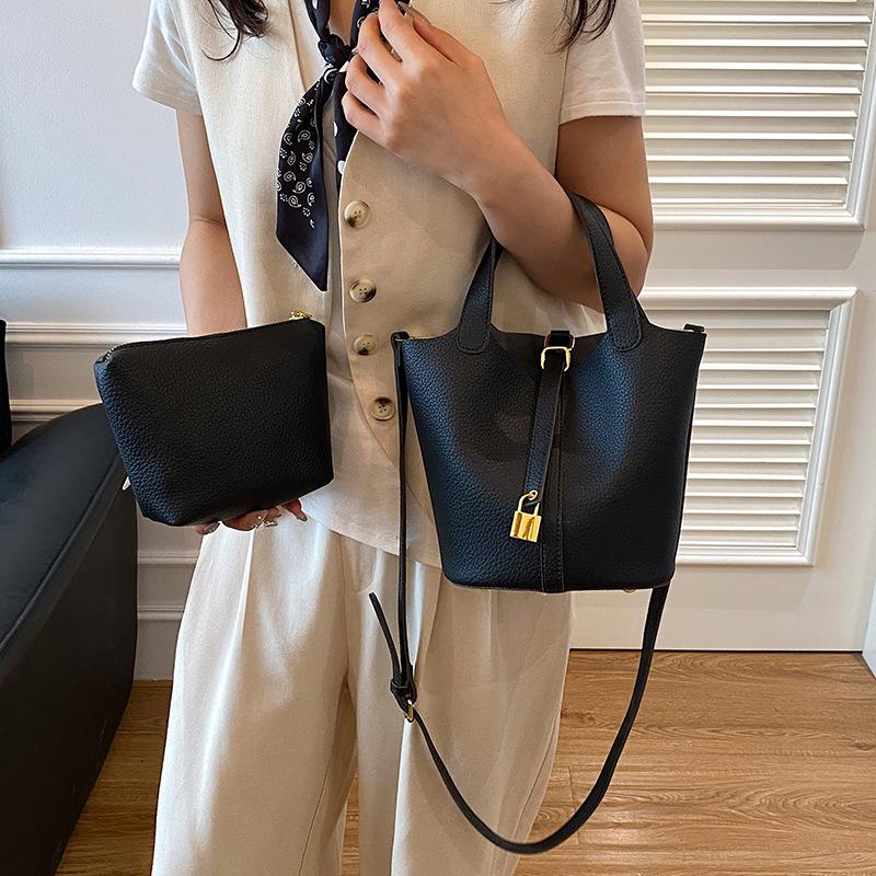 Large capacity hand carrying bucket bag women's 2025 new summer Korean version fashion casual shoulder bag premium messenger bag
