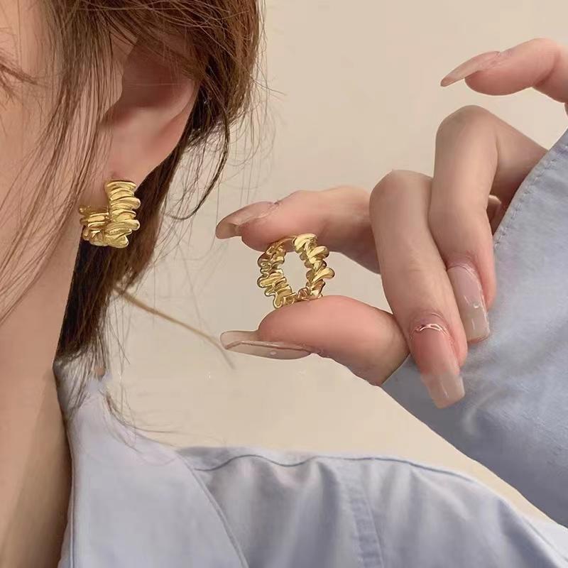 Fashion ins cold wind simple light luxury high-end ear buckle temperament geometric earrings women's small and versatile tide earrings