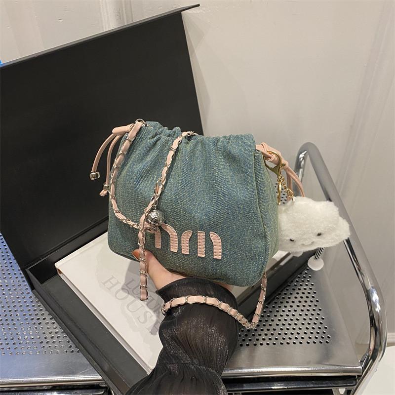 Chic And Fashionable Bucket Bag Featuring Soft Pu Material For Everyday Use