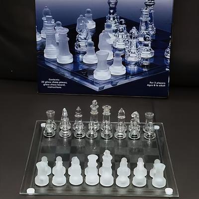 Elegantes Schachspiel aus Glas und Kristall: Perfekt für Strategieliebhaber und Sammler - Ideales Ostergeschenk und Dekorationsstück
