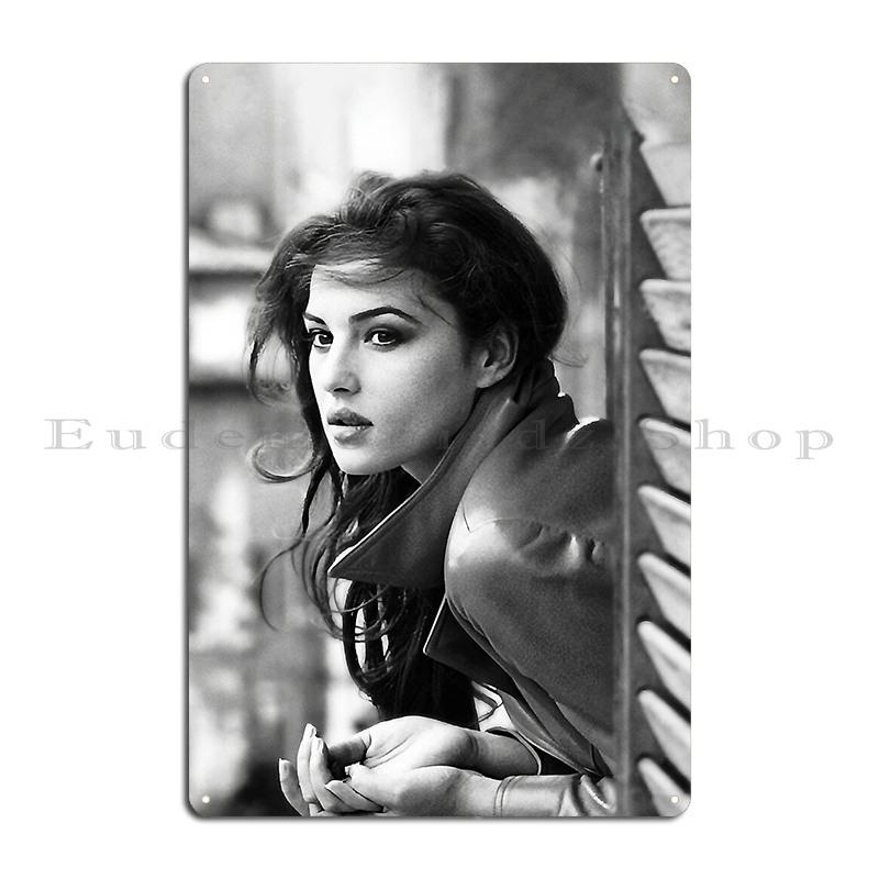 

Моника Беллуччи черный постер Металлические таблички Дизайн Кино Гостиная Картина Настенный декор Жестяная вывеска Постер 20x30cm