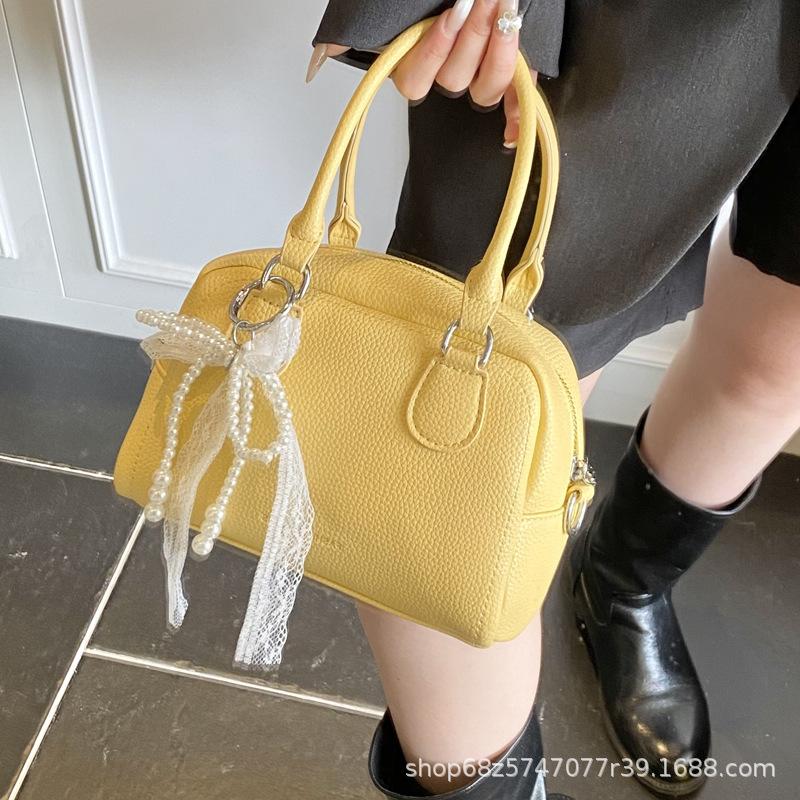 Small bag spring 2025 new temperament portable women's bag Korean version fashion high sense simple shoulder messenger bag