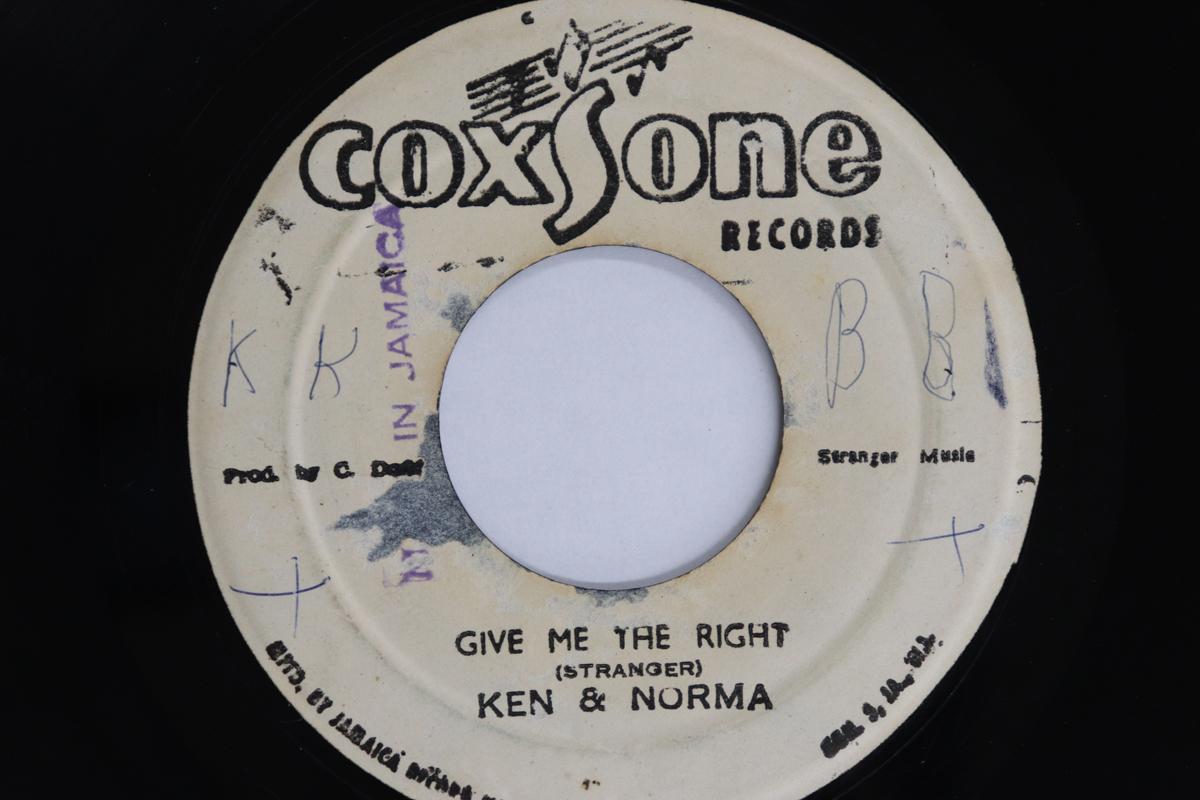 

7-дюймовая пластинка KEN & NORMA - Give Me The Right NONE COXSONE RECORDS Ямайка Регги, Ска и Даб Б/У