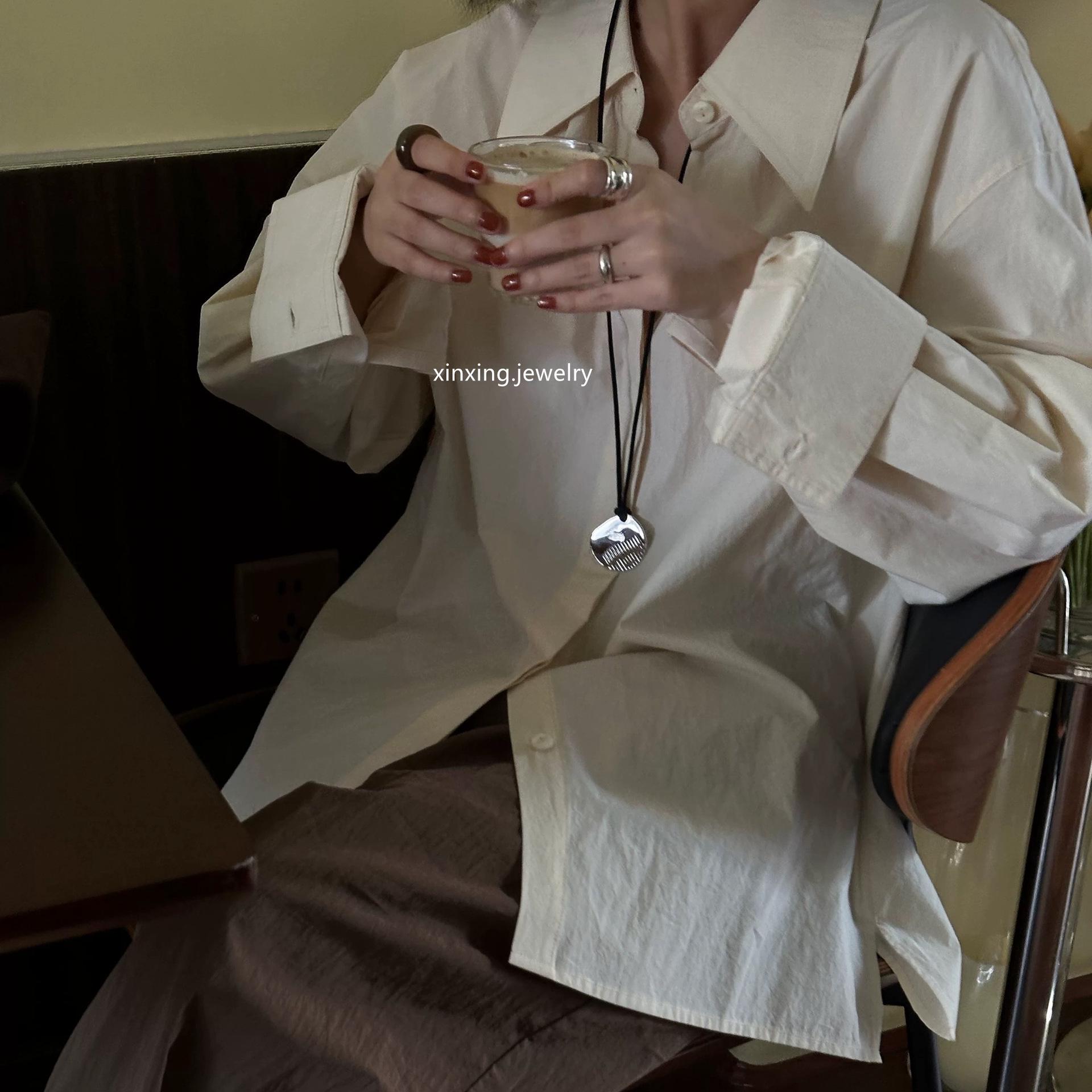 

Ретро Класичний Кулон-Гребінець На Светр Ланцюжок-Намисто для Жінок - Осінь/Зима Висока Мода