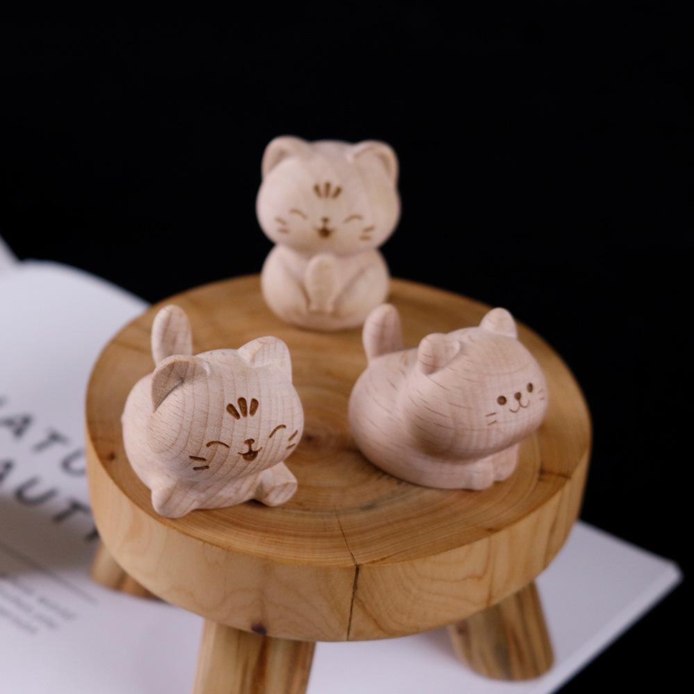 Beech Wood Joyful Cat Desktop Ornament – Year-Round Healing Décor
