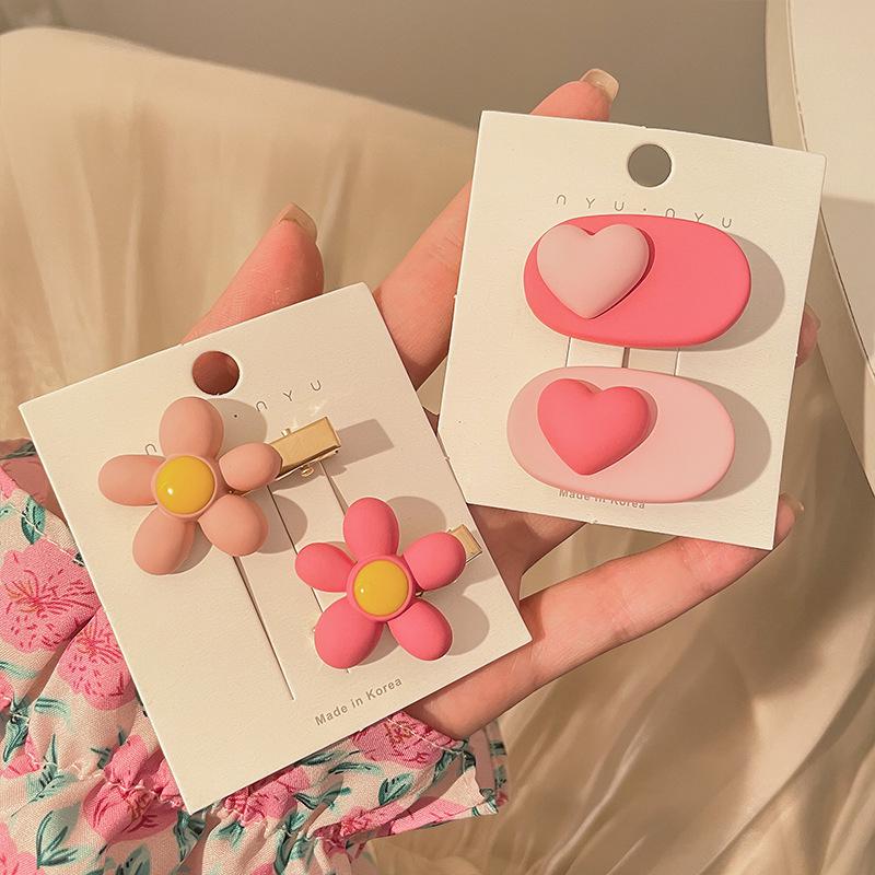 Pink Dopamine Hair Clip: Y2K Seamless Round Hairpin - Cute Small Side Clip for Women’s Bangs