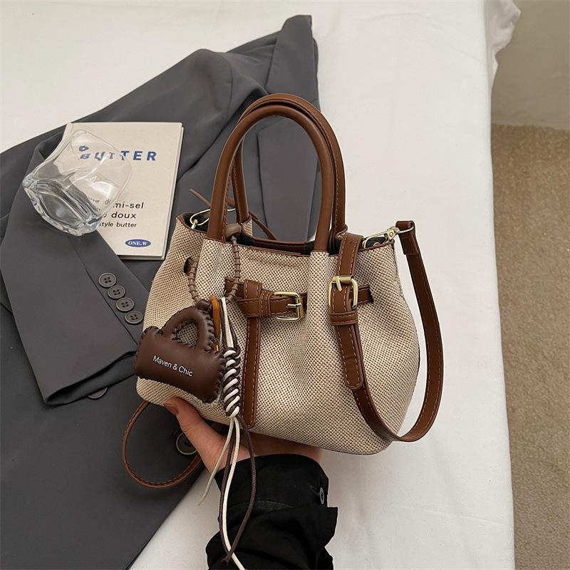 Leisure Single-shoulder Bag with High-end Texture, Retro Hand-held Feel, Fashionable Cloud-shaped Bag