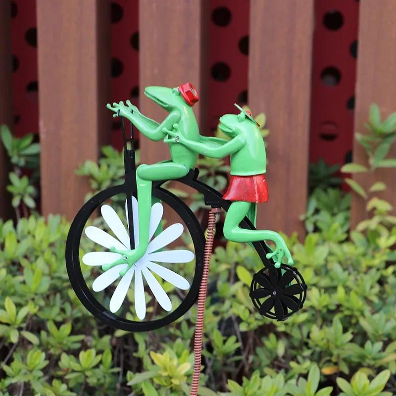 Cartoon Metal Frog Riding Windmill Animal Motorcycle Wrought Iron Courtyard Garden Decoration Decorative Figurines