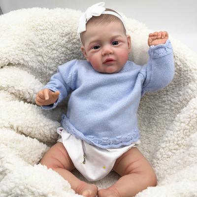 Adorkable 50 cm Simulation Reborn Babypuppe Maryann Weicher Stoffkörper Neugeborenenpuppen mit handgezeichneten Haaren Lebensechte Wiedergeburtspuppen für Kinderhaus-Spielspielzeug
