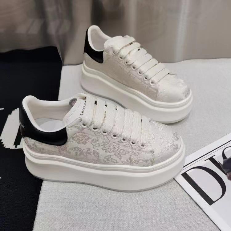 Thick-soled heightening little white shoes women's 2025 summer new Guochao versatile board shoes college style small super fire women's shoes