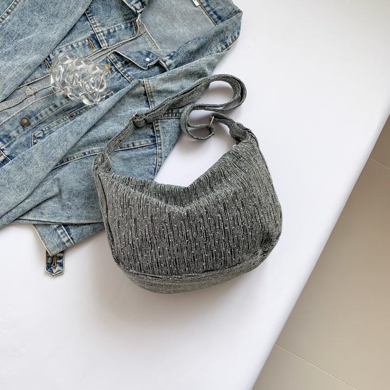 

2024 spring new fashion trend shoulder bag tote bag underarm bag Korean version niche design simple handbag срібний