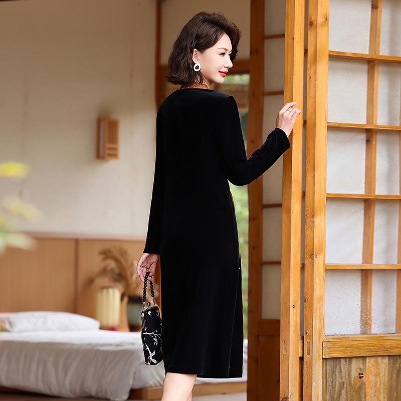 Mother's Wear: New Spring & Autumn 2026 Chinese Style Gold Silk Velvet Qipao Dress for Middle-Aged & Elderly Women