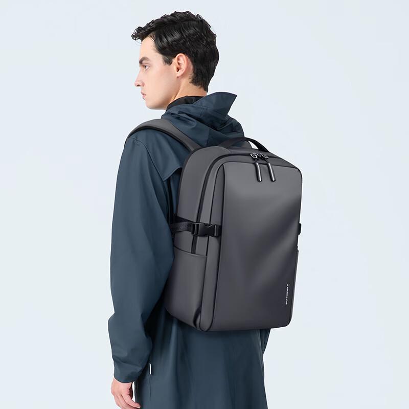 GOLF Men's 17.3-inch Laptop Travel Backpack