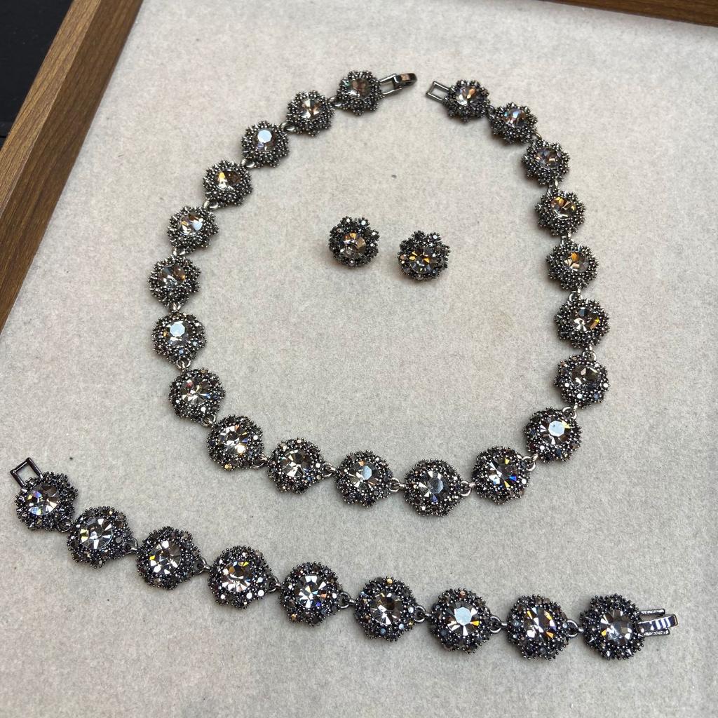 French Light Luxury Diamond-Set Grab Gray Flower Necklace Bracelet Stud Earrings Jewelry Retro Fashion Gray Gemstone Collarbone Chain Ears