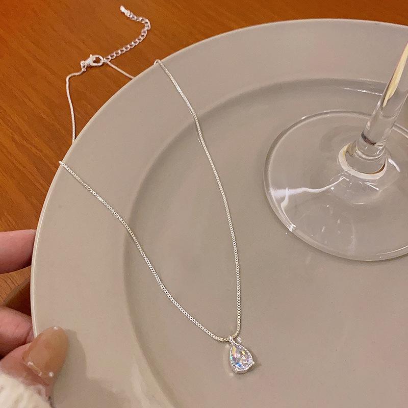 

Элегантное ожерелье из титановой стали с каплевидным вырезом из циркония — модный корейский стиль для женщин