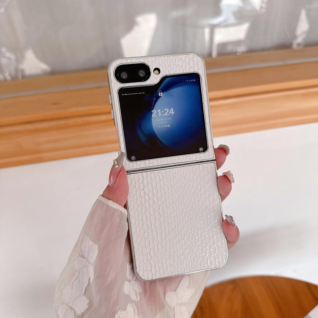Suitable for Samsung Z Flip7 Electroplated Snake Skin Pattern Mobile Phone Case Z Flip3 4 5 Folding Simple Protective Case