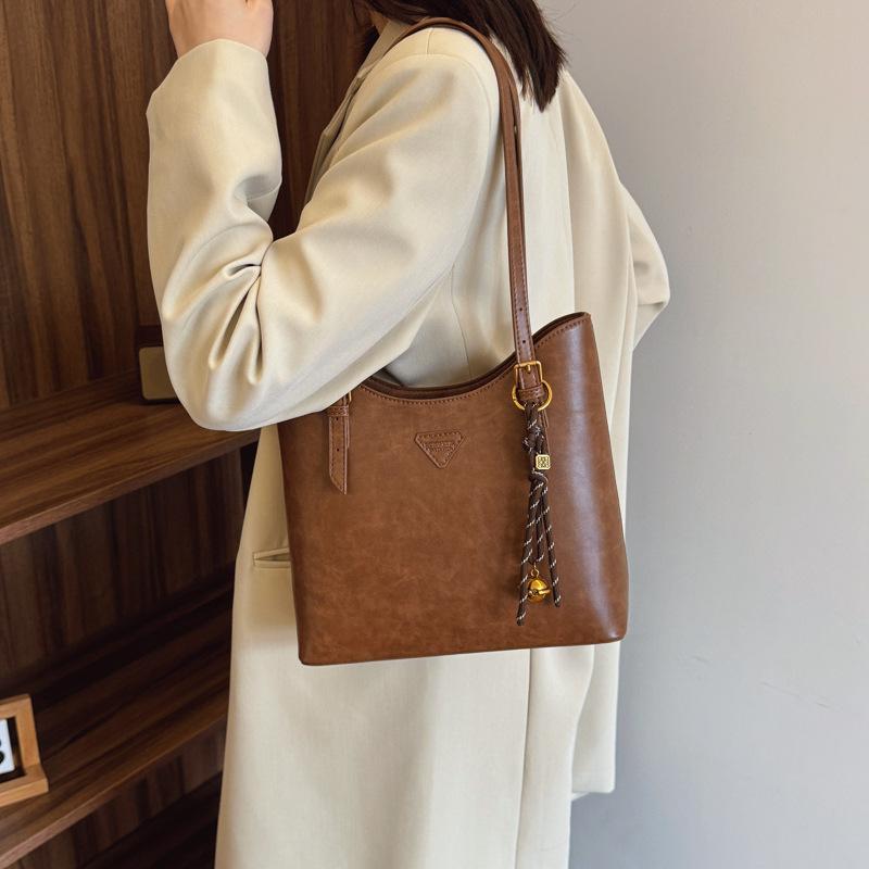 2025 New Tote Bag Women's Senior Sense Simple Commuter Shoulder Bag