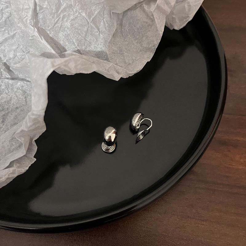 Pearl Mosquito Coil Disc Ear Clips: No-Pierce, Elegant French-Style Earrings for Women