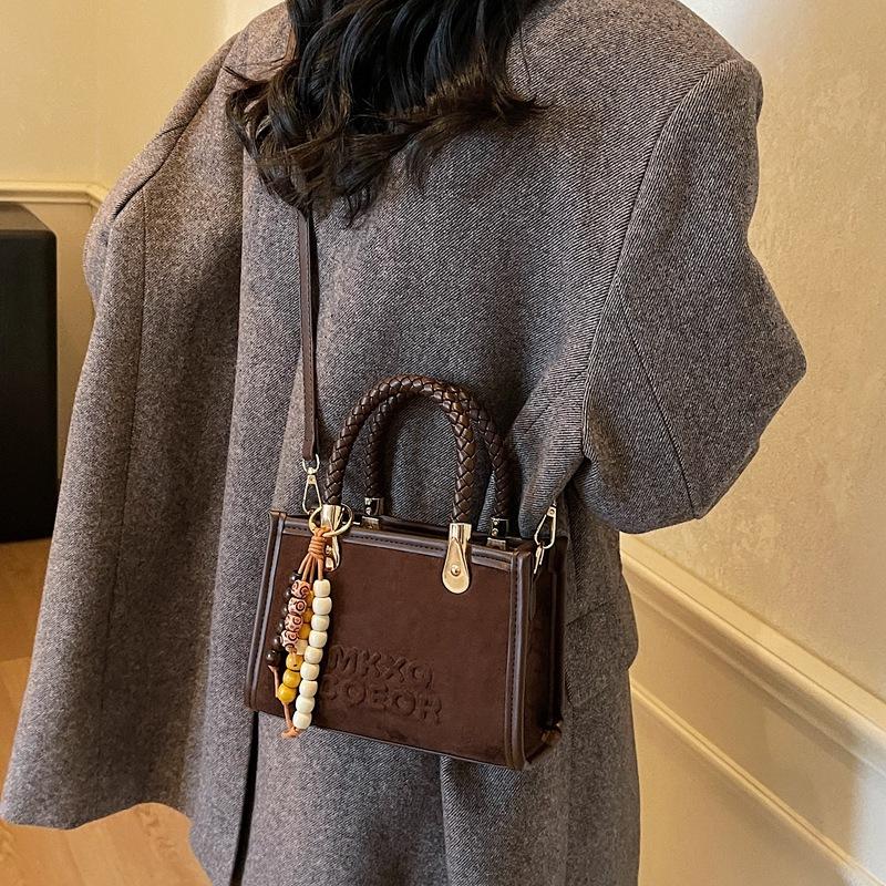 Handbag bag women's 2025 new autumn and winter fashion high-end sense retro commuter women's bag shoulder messenger small square bag