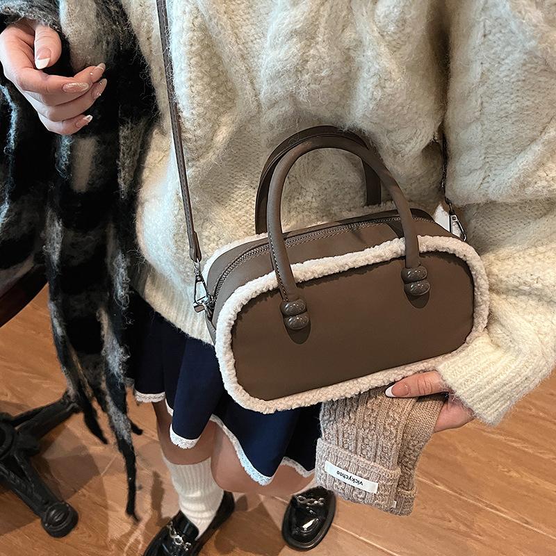2025 New Versatile Retro Bowling Niche Design Handbag Lamb Wool Splicing Bag Women