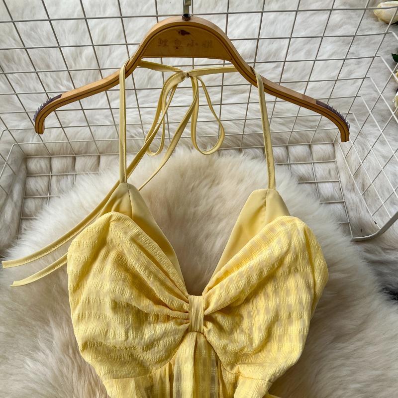 Frühlings- und Sommeratmosphäre Damen V-Ausschnitt Gedrehtes Neckholderkleid mit Unregelmäßigen Rüschen