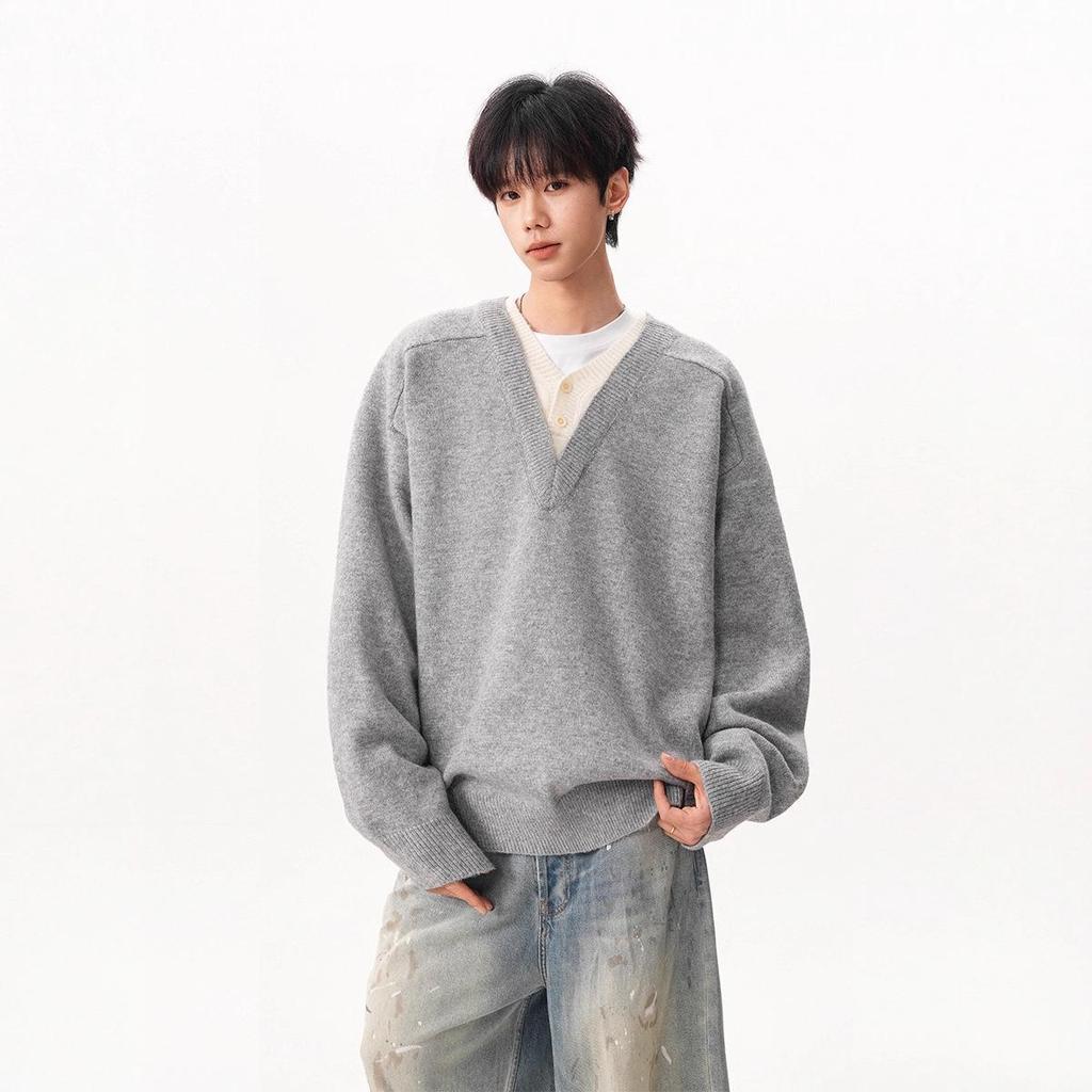 Men's Retro V-Neck Knit Sweater - Two-Piece Look, Lazy Style Pullover for Autumn/Winter, Loose Long Sleeve Polo.