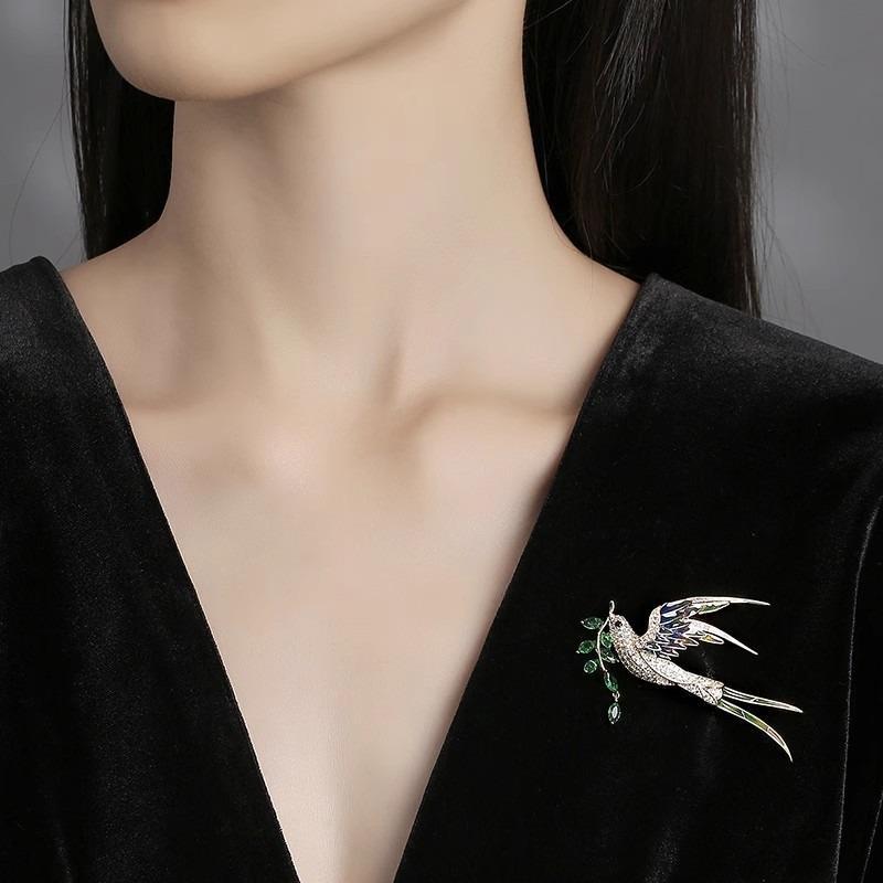 Chinese-style Enamel Swallow Brooch, A High-end, Fashionable and Elegant Brooch for Women, Exquisitely Luxurious