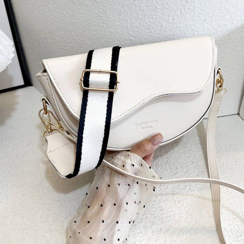 

Модні невеликі жіночі сумки під пахви з PU шкіри. Вінтажна дизайнерська сумка через плече. Маленькі сумочки з клапаном.