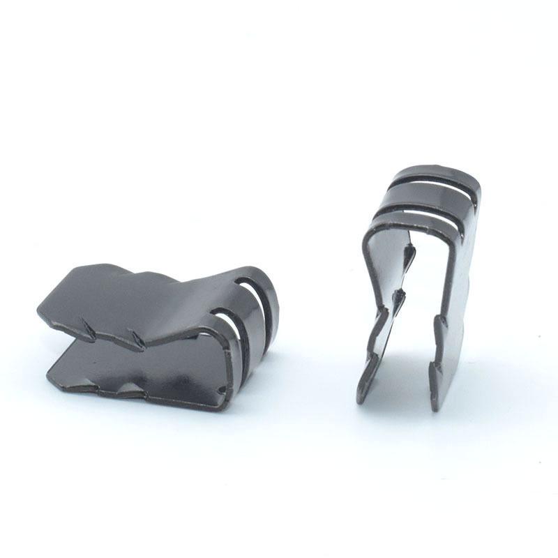 U-förmige Klippschließe für Kotflügel am Motorschutz