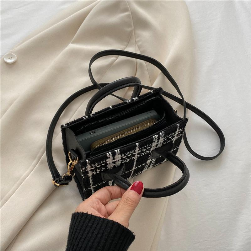 Fashion Grid Pattern Womens Small Shoulder Bag With Zipper Closure For Daily Use