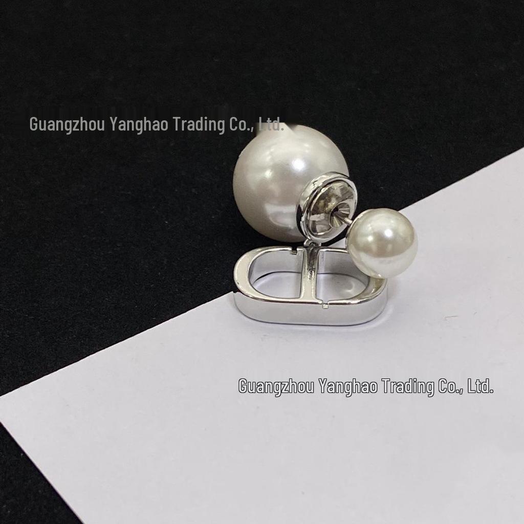 Seiko D.Home Hochwertige CD Letter Perlenstecker Ohrringe für Damen - Modischer High-End Schmuck