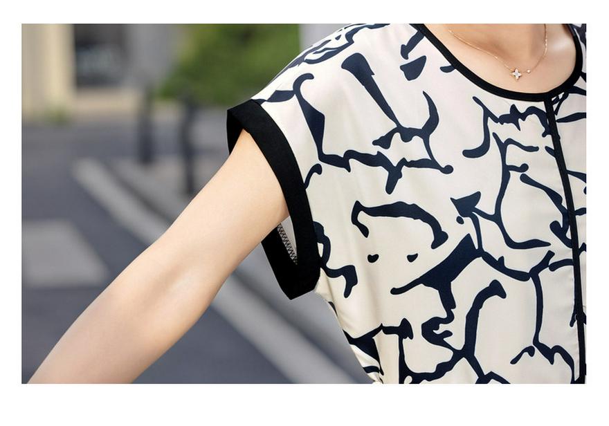 Elegant Printed Chiffon Dress for Middle-Aged Women with Cinched Waist and Short Sleeves