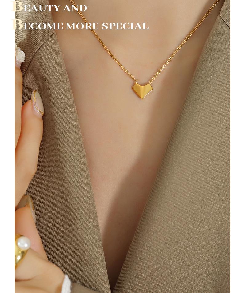 18k Gold-Plated Heart-Shaped Titanium Steel Clavicle Necklace - Handmade, Stylish, for Women
