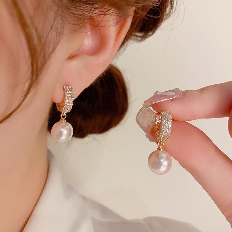Women Retro Minimalist Micro Inlaid Zircon Pearl Fashion Earrings